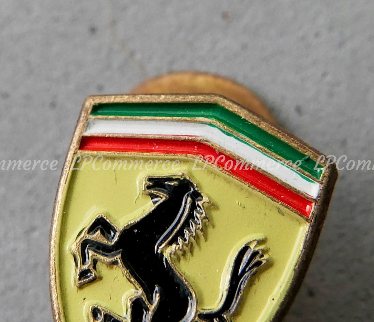 Spilla Ferrari O.M.E.A. Pins originale smaltato vintage rare OMEA 250 275 modena