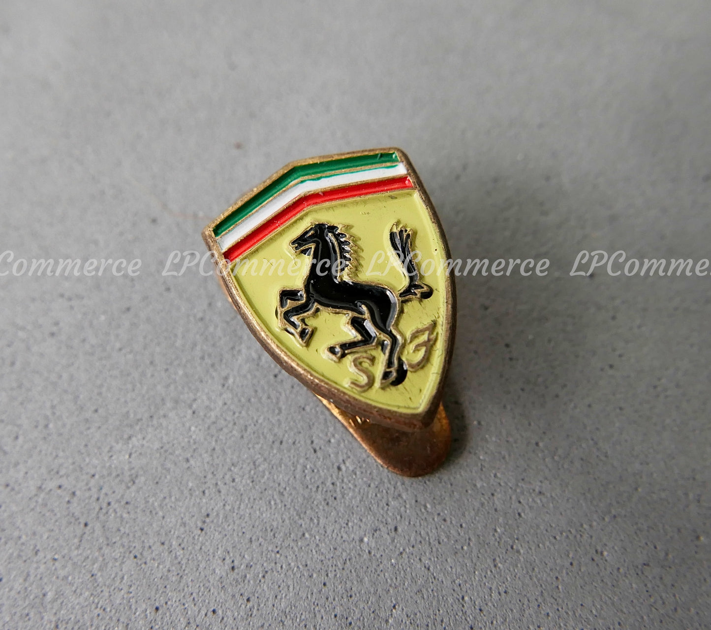 Spilla Ferrari O.M.E.A. Pins originale smaltato vintage rare OMEA 250 275 modena