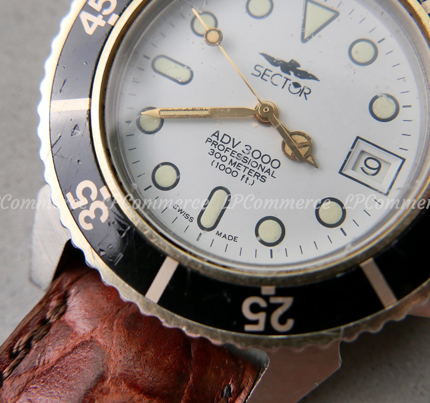 Orologio da polso Sector ADV 3000 usato gmt Watch vintage datario ghiera nera
