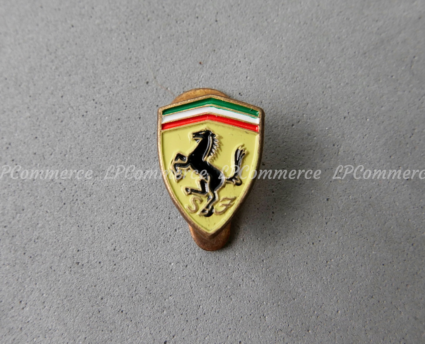 Spilla Ferrari O.M.E.A. Pins originale smaltato vintage rare OMEA 250 275 modena