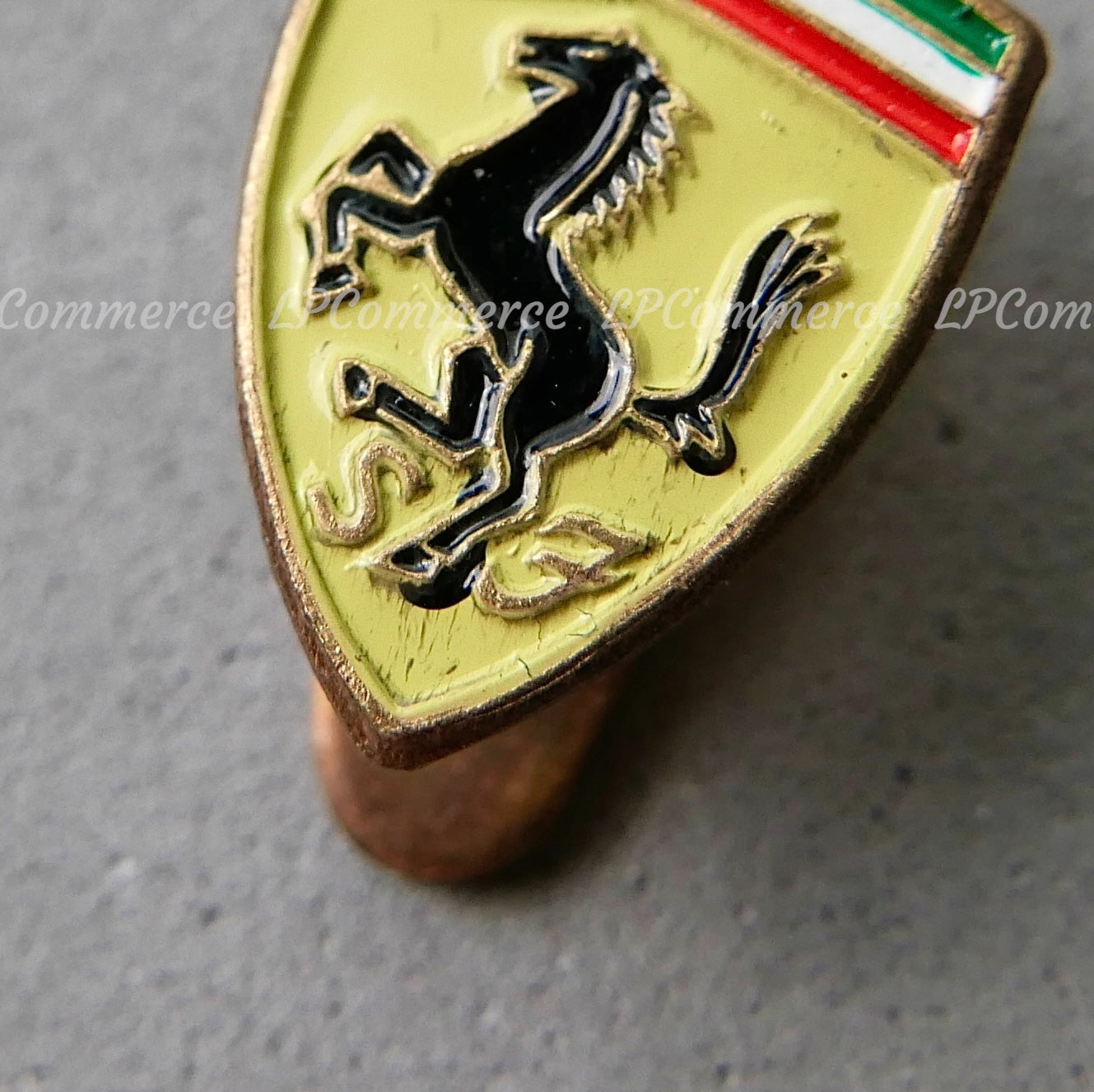 Spilla Ferrari O.M.E.A. Pins originale smaltato vintage rare OMEA 250 275 modena