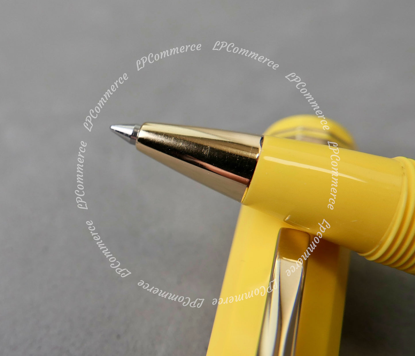 Penna a sfera Omas for Ferrari 456 GT Ballpoint NOS box collezione yellow