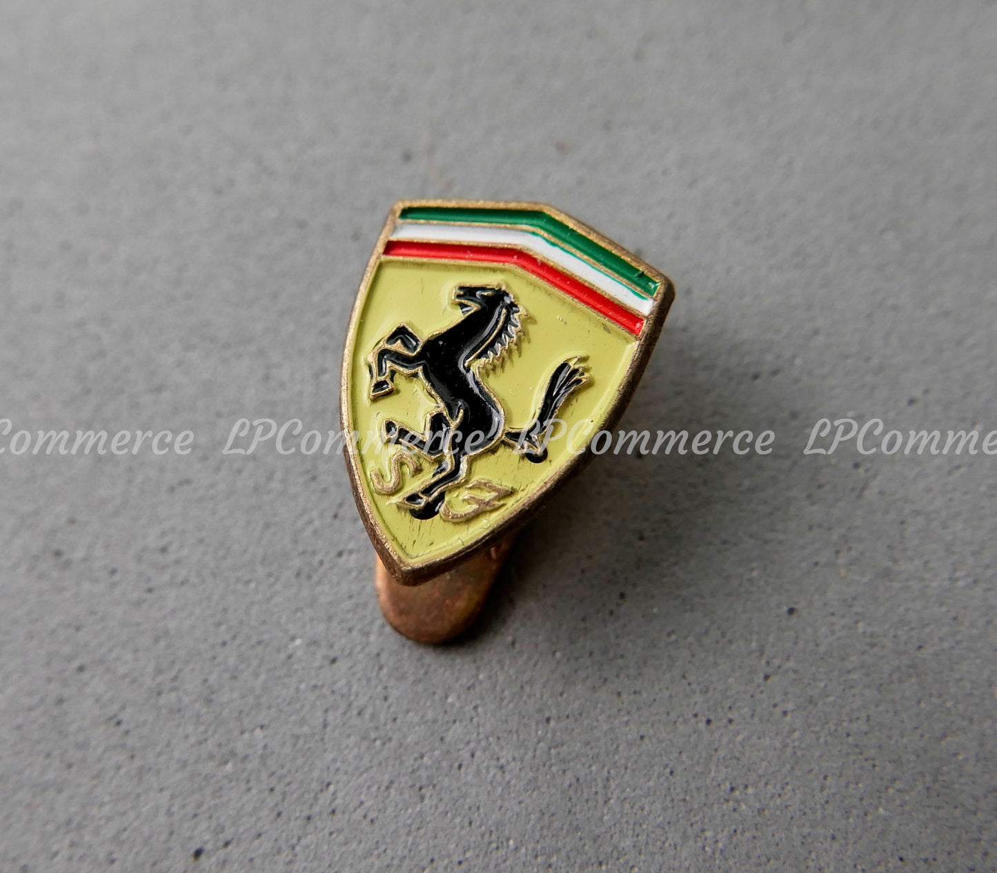 Spilla Ferrari O.M.E.A. Pins originale smaltato vintage rare OMEA 250 275 modena