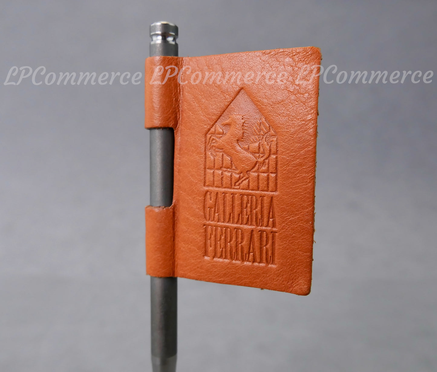 Fermacarte Ferrari valvola motore F1 gadget galleria esposizione badge vintage