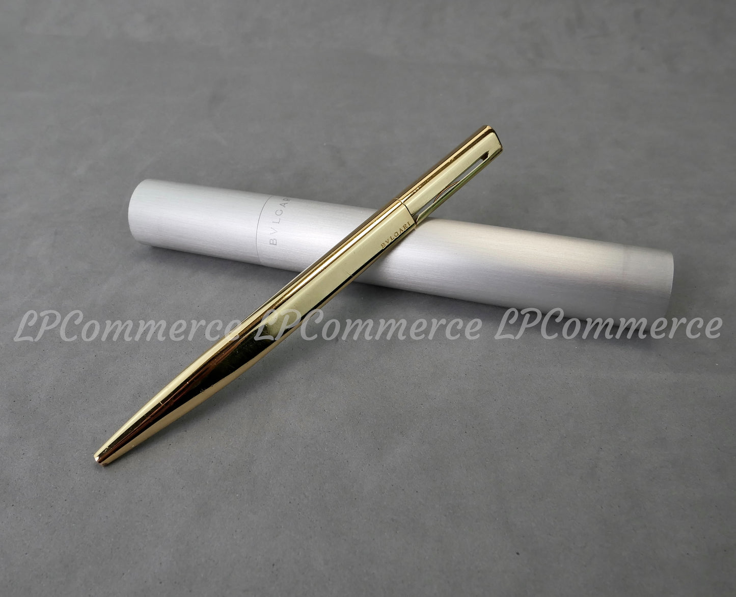 Penna BULGARI Eccentric gold box ballpoint pen design BVLGARI