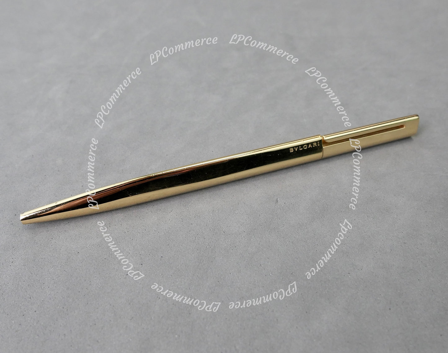 Penna BULGARI Eccentric gold box ballpoint pen design BVLGARI