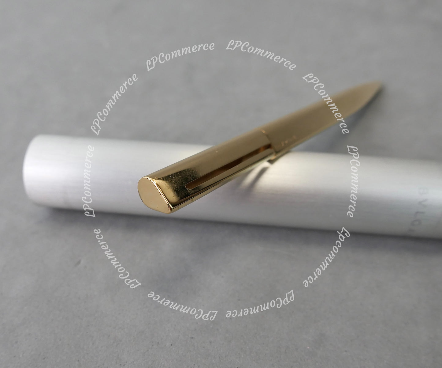 Penna BULGARI Eccentric gold box ballpoint pen design BVLGARI