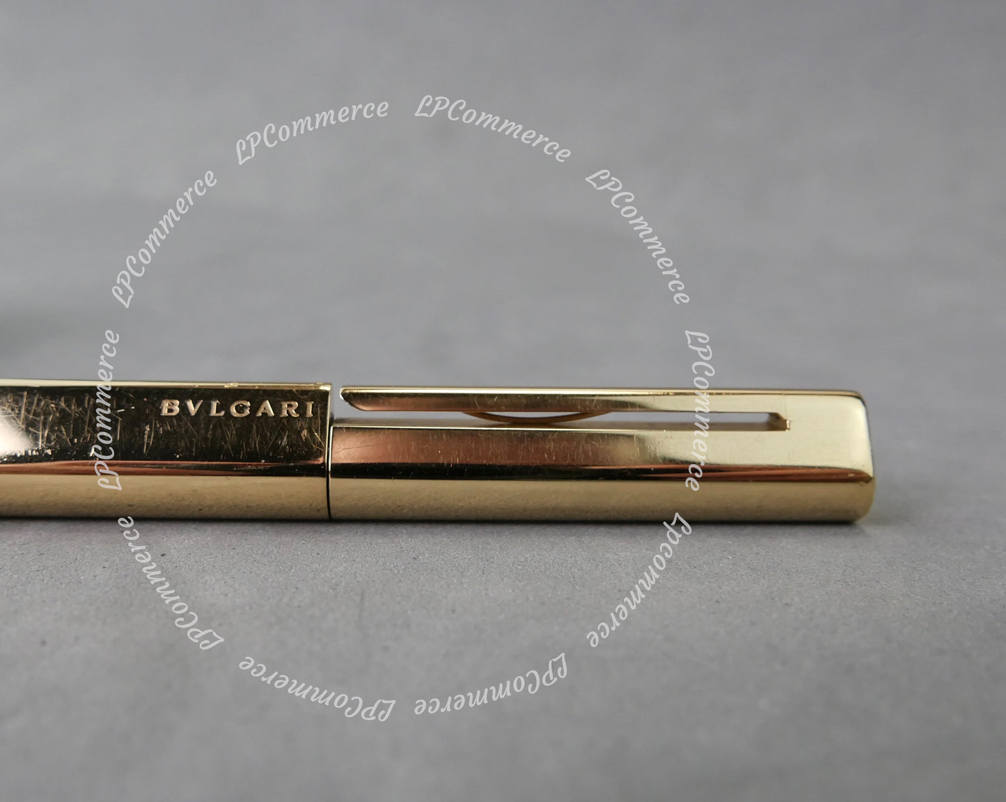 Penna BULGARI Eccentric gold box ballpoint pen design BVLGARI